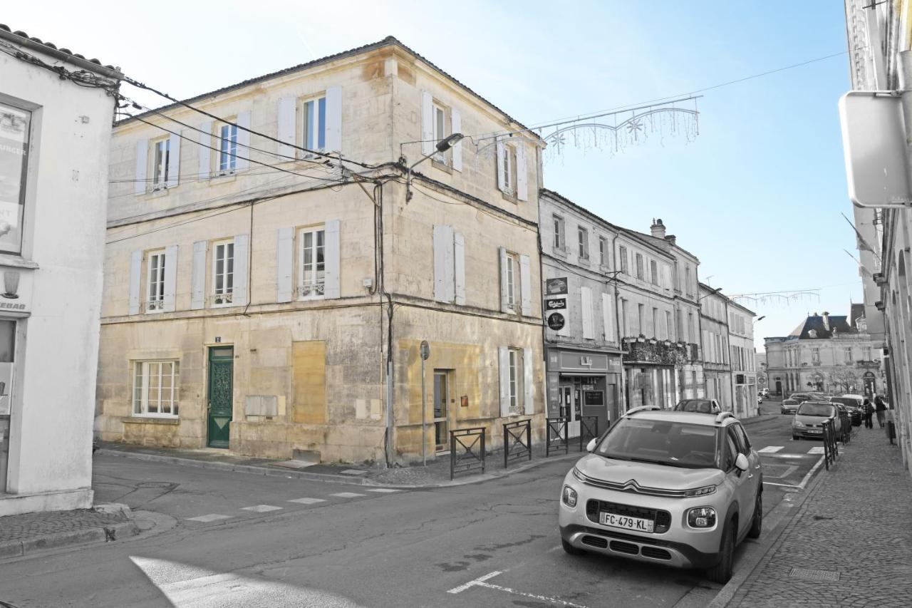 T2 avec verrière situé en hyper centre avec wifi, Netflix, linge, draps, savons et serviettes fournis Cognac Exterior foto